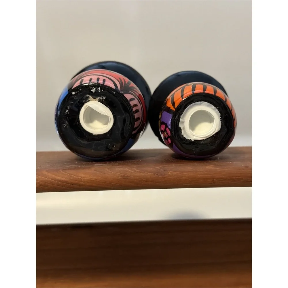 Vintage Mexican‎ Hand Painted Salt And Pepper Shakers In EUC